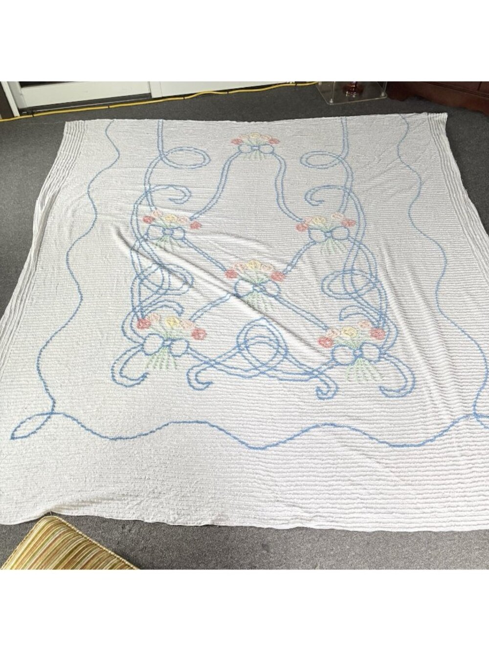Vintage Mid Century White Floral Chenille Full Bedspread Coverlet 91"x 95"